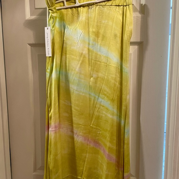 YFB Savanna Satin Slip Skirt In Zest Ripple Size Small NWT - Picture 2 of 8